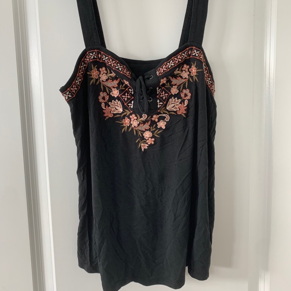 AE black embroidered tank